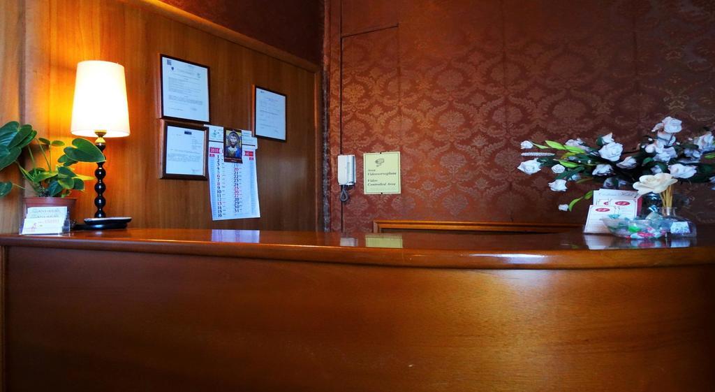 Hotel Cristina ローマ エクステリア 写真